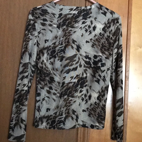 Unique top - Picture 2 of 2